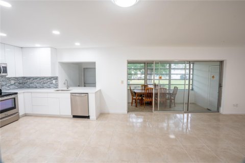 Condo in Miami, Florida, 1 bedroom  № 1993544 - photo 3