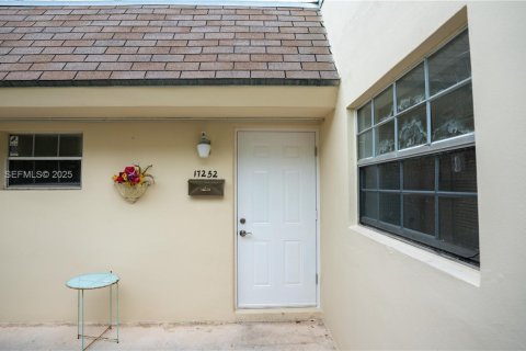 Condo in Miami, Florida, 1 bedroom  № 1993544 - photo 12