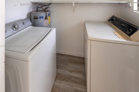 Condo in Miami, Florida, 1 bedroom  № 1993544 - photo 9