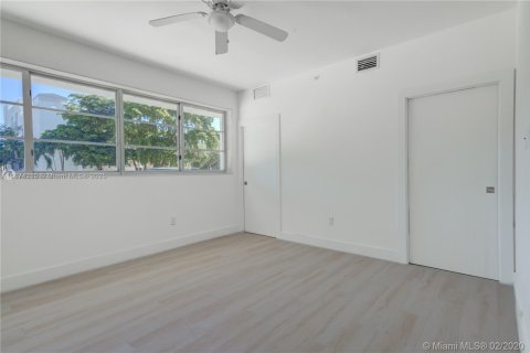 Appartement à louer à Miami Beach, Floride: 2 chambres, 871.42 m2 № 1925811 - photo 4
