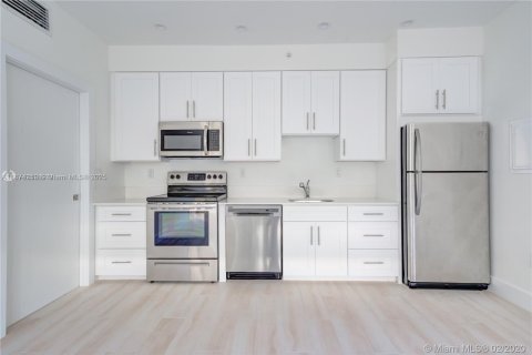 Appartement à louer à Miami Beach, Floride: 2 chambres, 871.42 m2 № 1925811 - photo 1