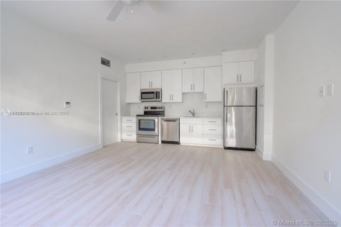 Appartement à louer à Miami Beach, Floride: 2 chambres, 871.42 m2 № 1925811 - photo 3