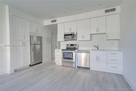 Appartement à louer à Miami Beach, Floride: 2 chambres, 871.42 m2 № 1925811 - photo 2