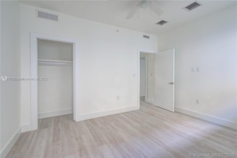 Appartement à louer à Miami Beach, Floride: 2 chambres, 871.42 m2 № 1925811 - photo 9