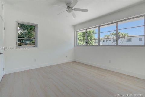 Appartement à louer à Miami Beach, Floride: 2 chambres, 871.42 m2 № 1925811 - photo 5