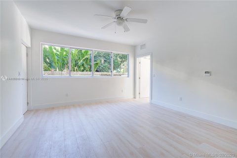 Appartement à louer à Miami Beach, Floride: 2 chambres, 871.42 m2 № 1925811 - photo 11