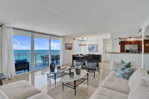 Condo à Hallandale Beach, Floride, 2 chambres  № 2084692