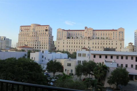 Condominio en alquiler en Coral Gables, Florida, 2 dormitorios, 115.76 m2 № 2024917 - foto 13
