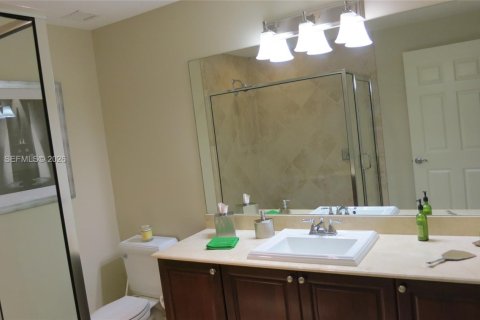 Condominio en alquiler en Coral Gables, Florida, 2 dormitorios, 115.76 m2 № 2024917 - foto 7