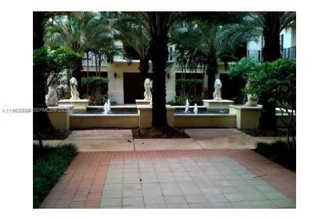 Condominio en alquiler en Coral Gables, Florida, 2 dormitorios, 115.76 m2 № 2024917 - foto 23