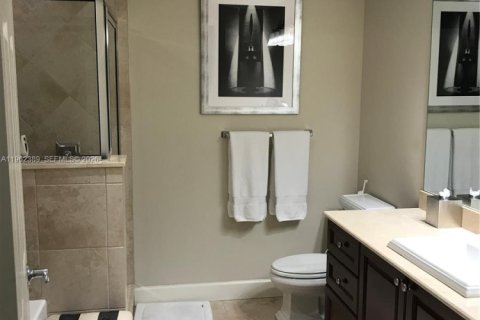 Condominio en alquiler en Coral Gables, Florida, 2 dormitorios, 115.76 m2 № 2024917 - foto 11