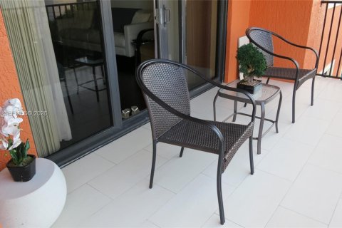 Condominio en alquiler en Coral Gables, Florida, 2 dormitorios, 115.76 m2 № 2024917 - foto 17