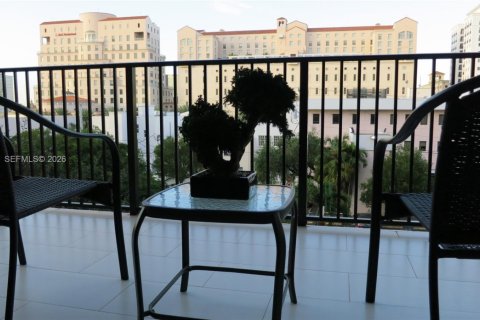 Condominio en alquiler en Coral Gables, Florida, 2 dormitorios, 115.76 m2 № 2024917 - foto 2