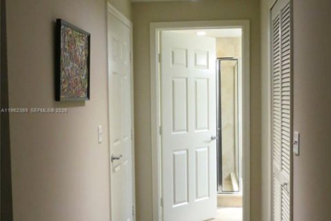 Condominio en alquiler en Coral Gables, Florida, 2 dormitorios, 115.76 m2 № 2024917 - foto 10