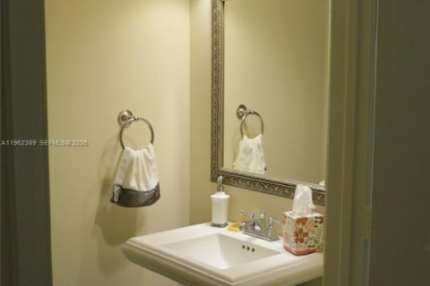 Condominio en alquiler en Coral Gables, Florida, 2 dormitorios, 115.76 m2 № 2024917 - foto 18