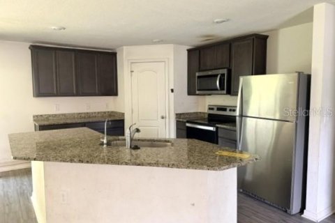 House in Deltona, Florida 3 bedrooms, 131.18 sq.m. № 2258958 - photo 2