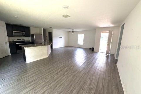 House in Deltona, Florida 3 bedrooms, 131.18 sq.m. № 2258958 - photo 3