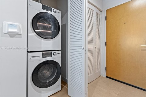 Condo in Miami, Florida, 1 bedroom  № 2044018 - photo 10