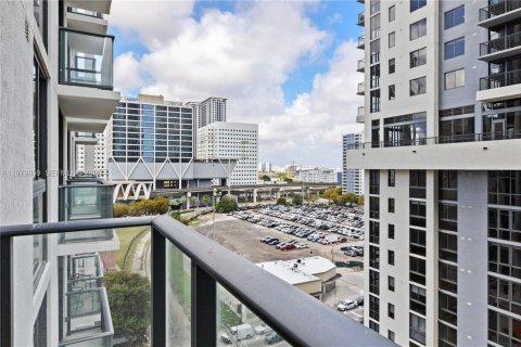 Condo in Miami, Florida, 1 bedroom  № 2044018 - photo 11