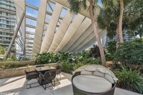 Condominio en alquiler en Miami, Florida, 2 dormitorios, 128.48 m2 № 2058777 - foto 12