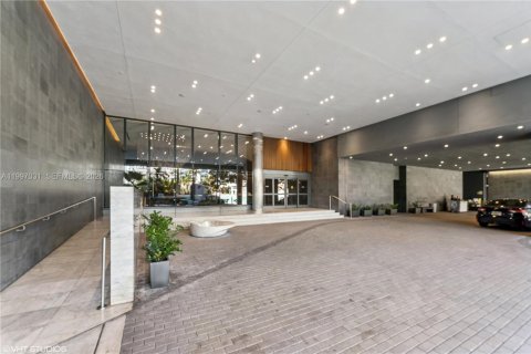 Condominio en alquiler en Miami, Florida, 2 dormitorios, 128.48 m2 № 2058777 - foto 2