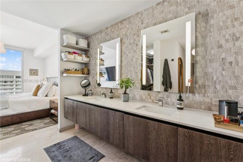 Condominio en alquiler en Miami, Florida, 2 dormitorios, 128.48 m2 № 2058777 - foto 30