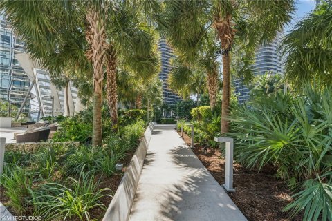 Condominio en alquiler en Miami, Florida, 2 dormitorios, 128.48 m2 № 2058777 - foto 13