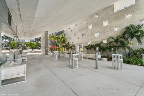 Condominio en alquiler en Miami, Florida, 2 dormitorios, 128.48 m2 № 2058777 - foto 18