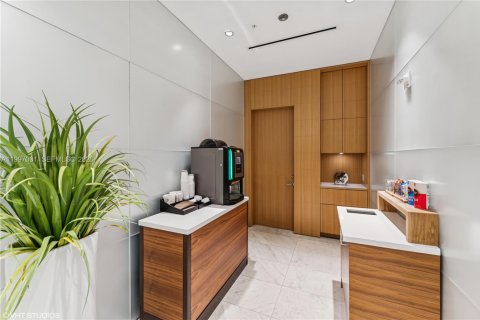 Condominio en alquiler en Miami, Florida, 2 dormitorios, 128.48 m2 № 2058777 - foto 6