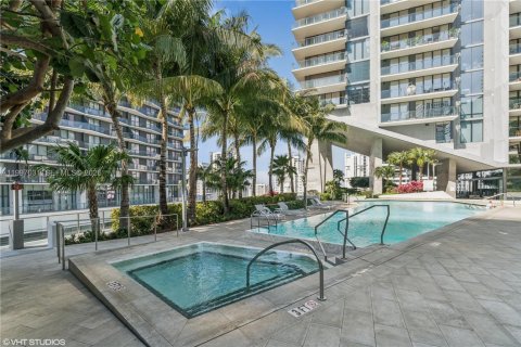 Condominio en alquiler en Miami, Florida, 2 dormitorios, 128.48 m2 № 2058777 - foto 14