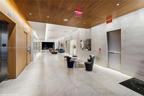 Condominio en alquiler en Miami, Florida, 2 dormitorios, 128.48 m2 № 2058777 - foto 7