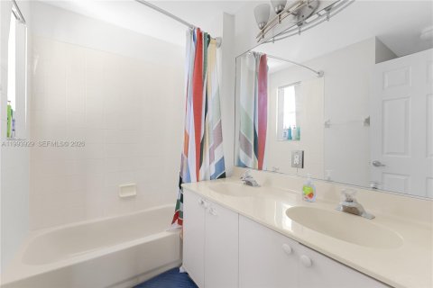 Купить виллу или дом в Мирамар, Флорида 4 спальни, 218.04м2, № 2060285 - фото 24