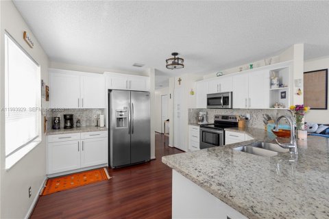 Купить виллу или дом в Мирамар, Флорида 4 спальни, 218.04м2, № 2060285 - фото 13