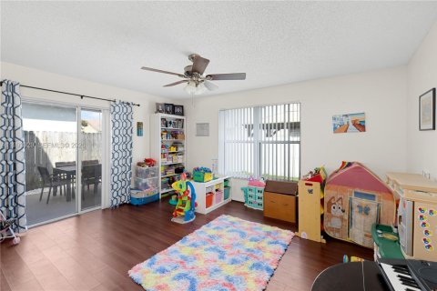 Купить виллу или дом в Мирамар, Флорида 4 спальни, 218.04м2, № 2060285 - фото 11