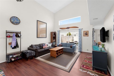 Купить виллу или дом в Мирамар, Флорида 4 спальни, 218.04м2, № 2060285 - фото 9