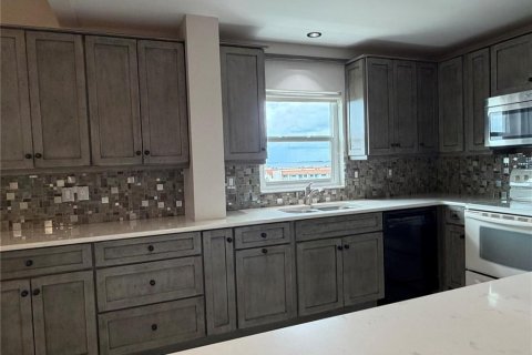 Condo in Bradenton, Florida, 2 bedrooms № 2207095 - photo 17