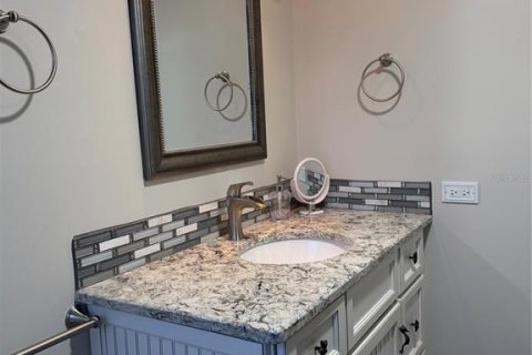 Condo in Bradenton, Florida, 2 bedrooms № 2207095 - photo 25