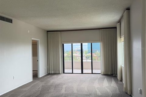Condo in Bradenton, Florida, 2 bedrooms № 2207095 - photo 19