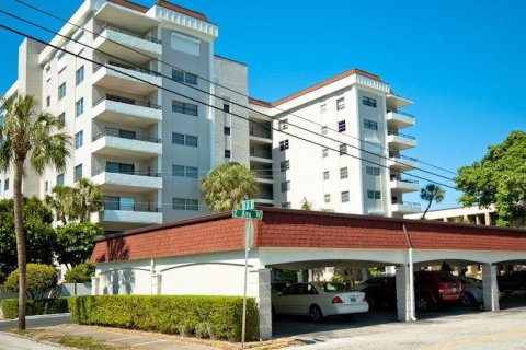 Condo in Bradenton, Florida, 2 bedrooms № 2207095 - photo 6