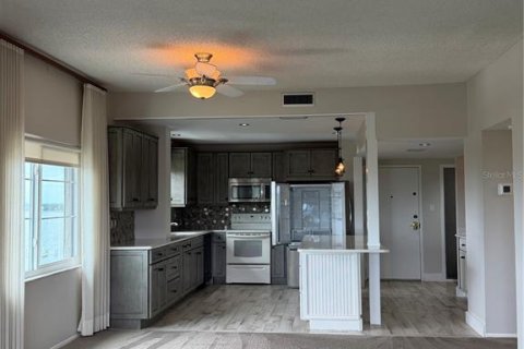 Condo in Bradenton, Florida, 2 bedrooms № 2207095 - photo 18