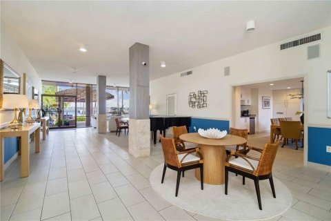 Condo in Bradenton, Florida, 2 bedrooms № 2207095 - photo 9