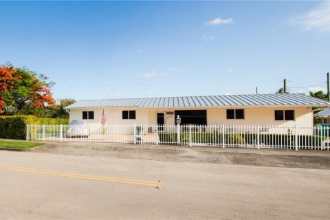Villa ou maison à Sweetwater, Floride 4 chambres, 159.23 m2 № 2087836