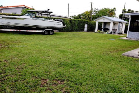 Villa ou maison à vendre à Sweetwater, Floride: 4 chambres, 159.23 m2 № 2087836 - photo 17