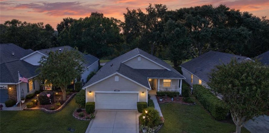 Villa ou maison à Leesburg, Floride 3 chambres, 151.52 m2 № 2416544