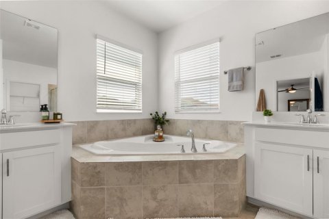 House in Groveland, Florida 5 bedrooms, 306.58 sq.m. № 2209837 - photo 29