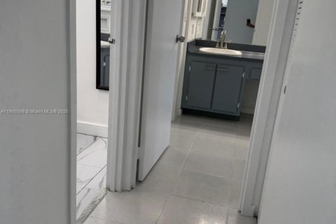 Condominio en venta en Sunny Isles Beach, Florida, 1 dormitorio, 92.07 m2 № 2012818 - foto 8