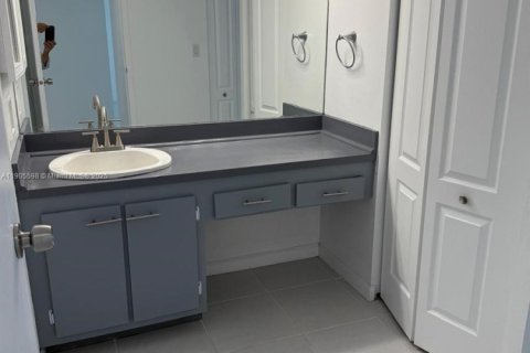 Condominio en venta en Sunny Isles Beach, Florida, 1 dormitorio, 92.07 m2 № 2012818 - foto 11