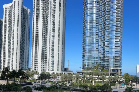 Condominio en venta en Sunny Isles Beach, Florida, 1 dormitorio, 92.07 m2 № 2012818 - foto 3