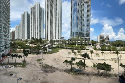 Condominio en venta en Sunny Isles Beach, Florida, 1 dormitorio, 92.07 m2 № 2012818 - foto 25
