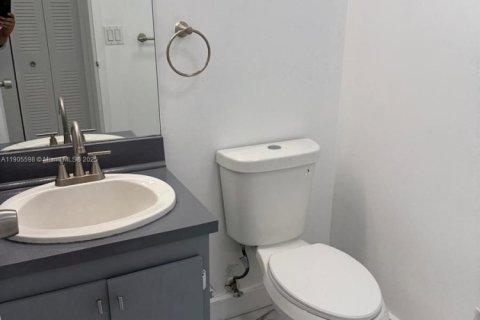 Condominio en venta en Sunny Isles Beach, Florida, 1 dormitorio, 92.07 m2 № 2012818 - foto 12